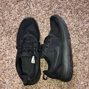 All Black Nike Roches!
